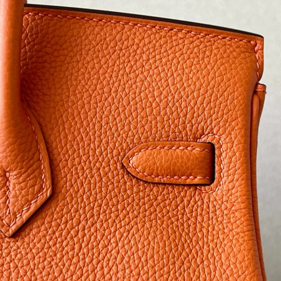 Sac à main en cuir orange brûlé avec cadenas – maison mathurine