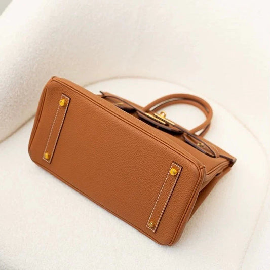 Sac à main en cuir camel avec cadenas doré – maison mathurine