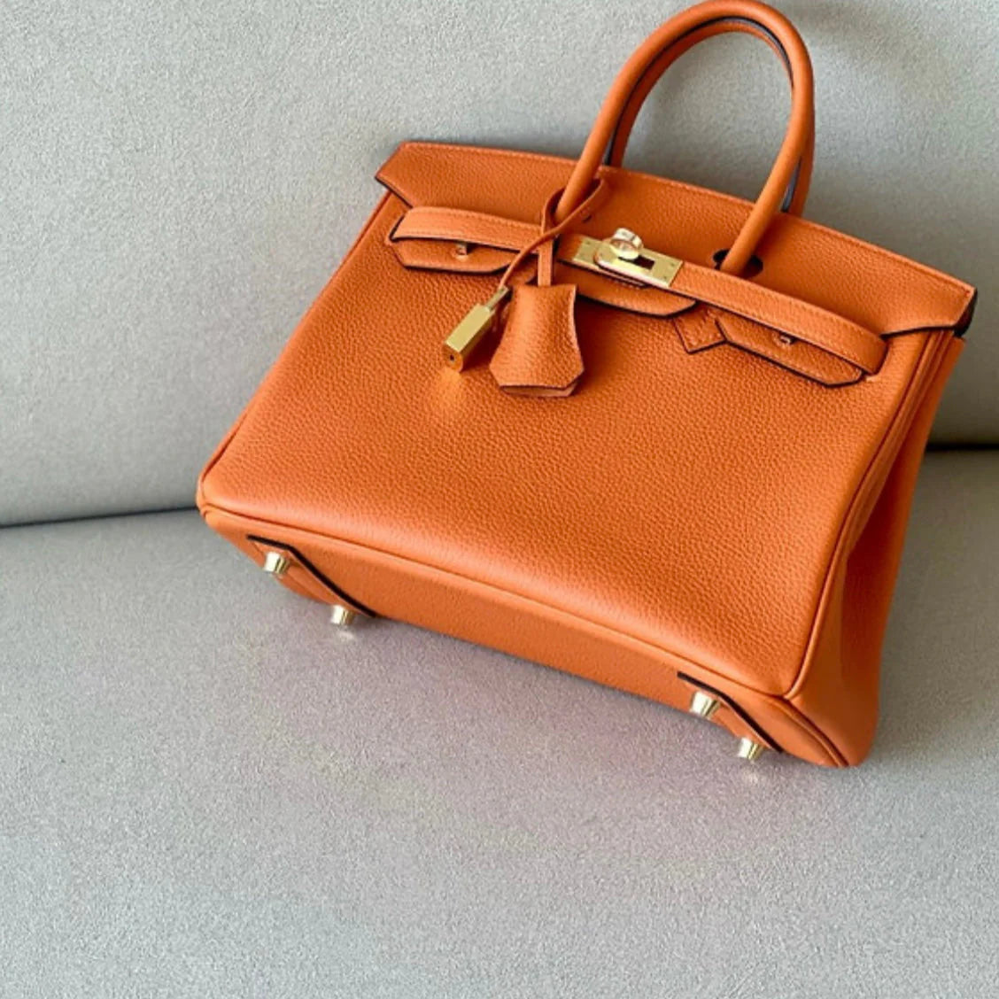 Sac à main en cuir orange brûlé avec cadenas – maison mathurine