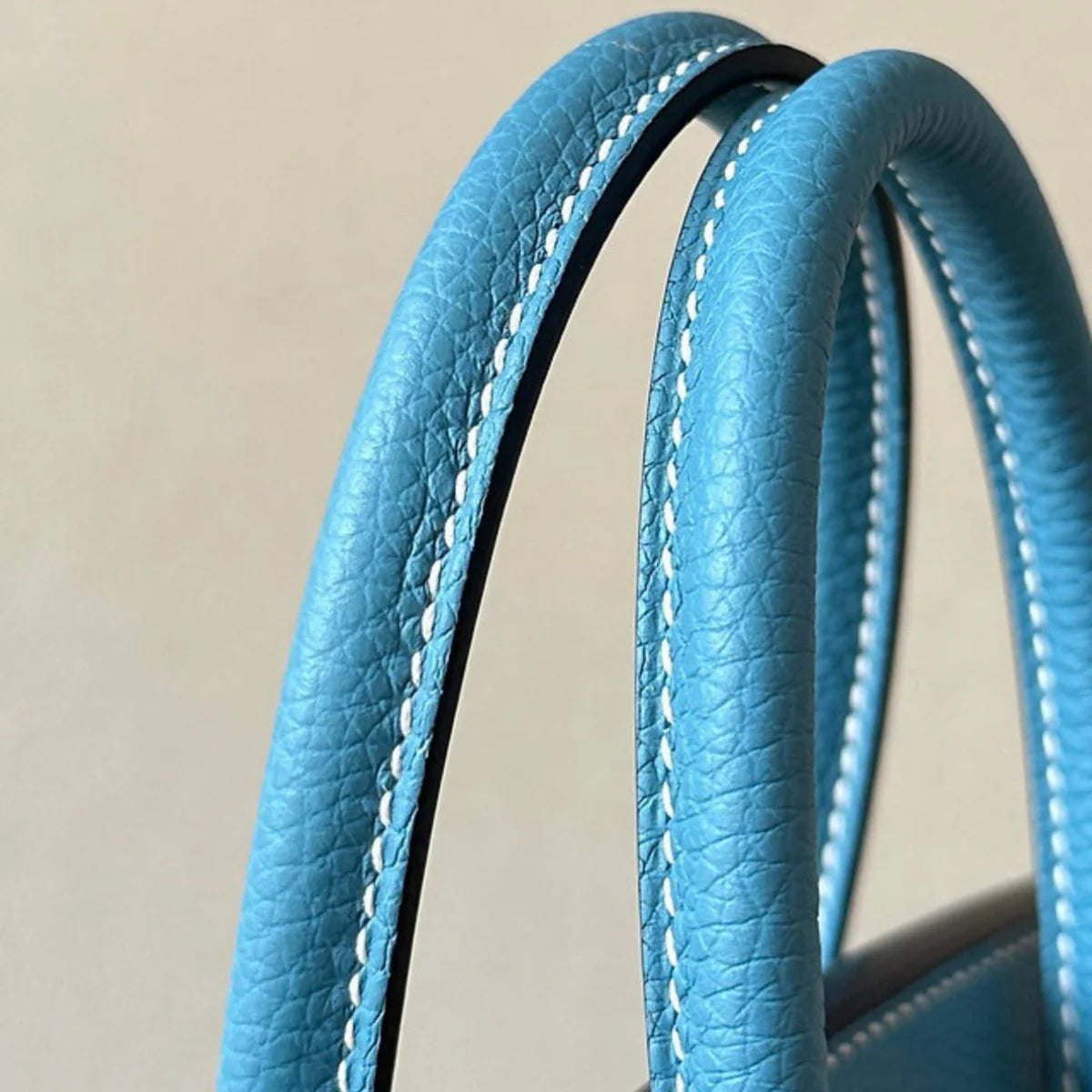 Sac à main en cuir bleu azur – maison mathurine