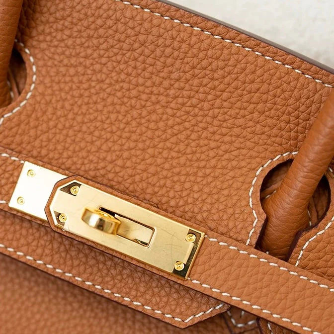 Sac à main en cuir camel avec cadenas doré – maison mathurine